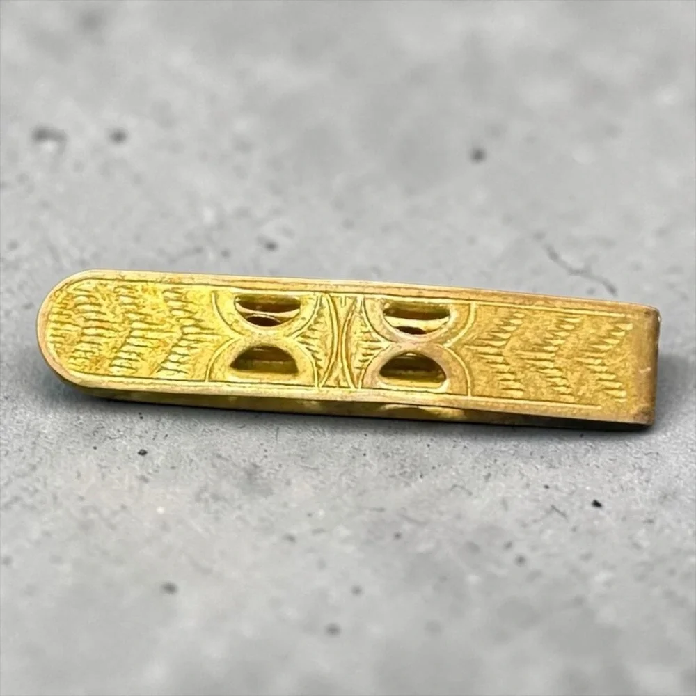 Vintage WILSNAP Gold Tone Engraved Tie‎ Clip Mid Century Tiki